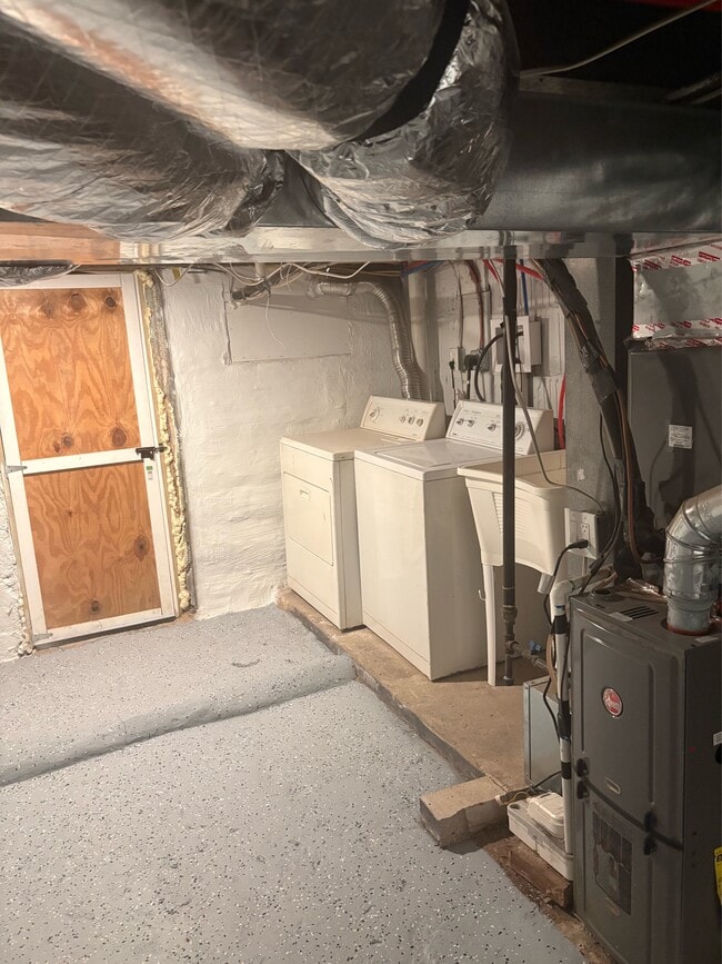 Building Photo - 636 E 29th St