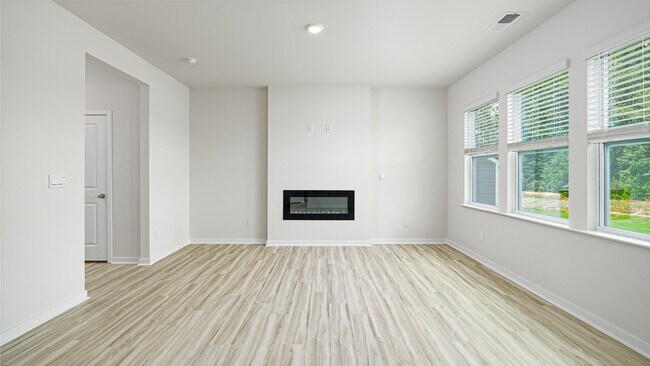 Building Photo - Modern 3-Bedroom Home in Community with Po...