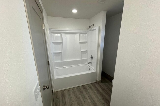 Building Photo - 424 N Clay St