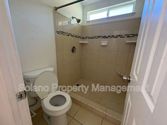 Building Photo - 1687 Highland Cir