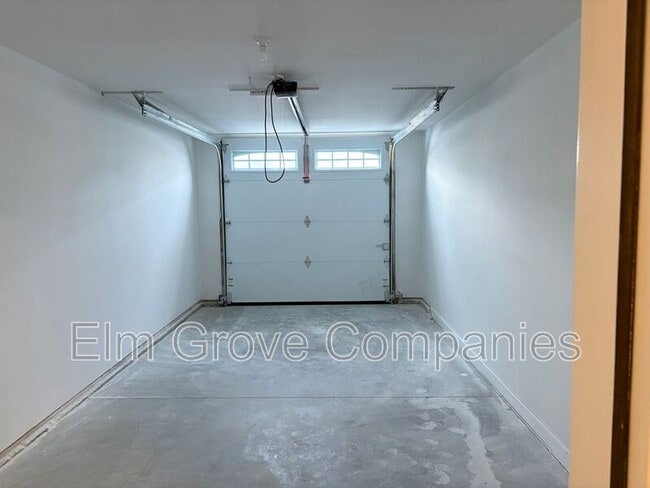 Building Photo - 38 Monroe Dr