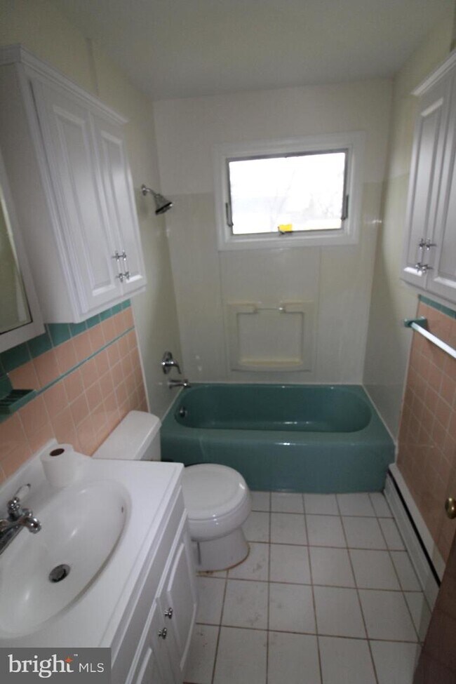 Building Photo - 4032 Quakerbridge Rd