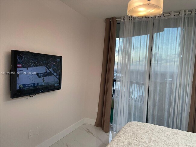 Building Photo - 17875 Collins Ave