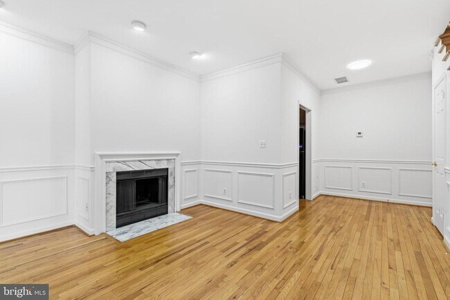 Building Photo - 1203 N St NW