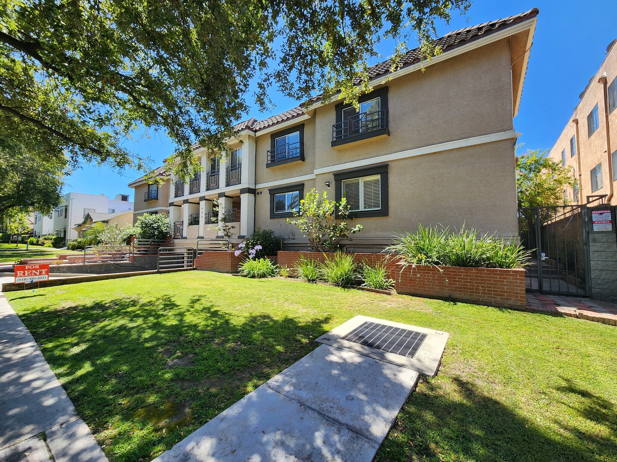 Building Photo - 420 Riverdale Dr