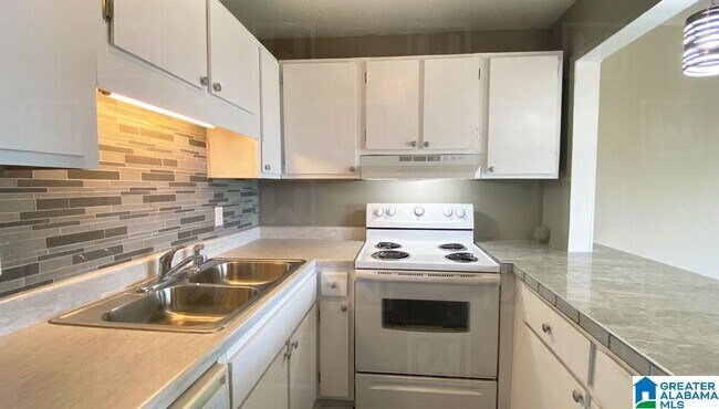 Building Photo - 1327 31st St S