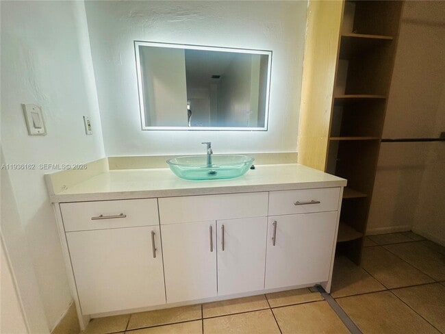 Building Photo - 3815 NW 35th St