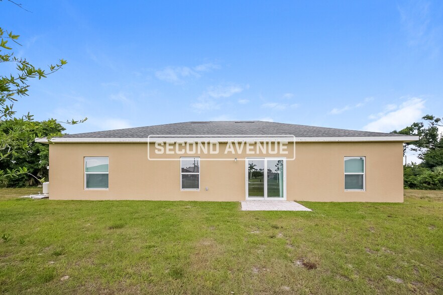 Building Photo - 3202 NE 14th Pl