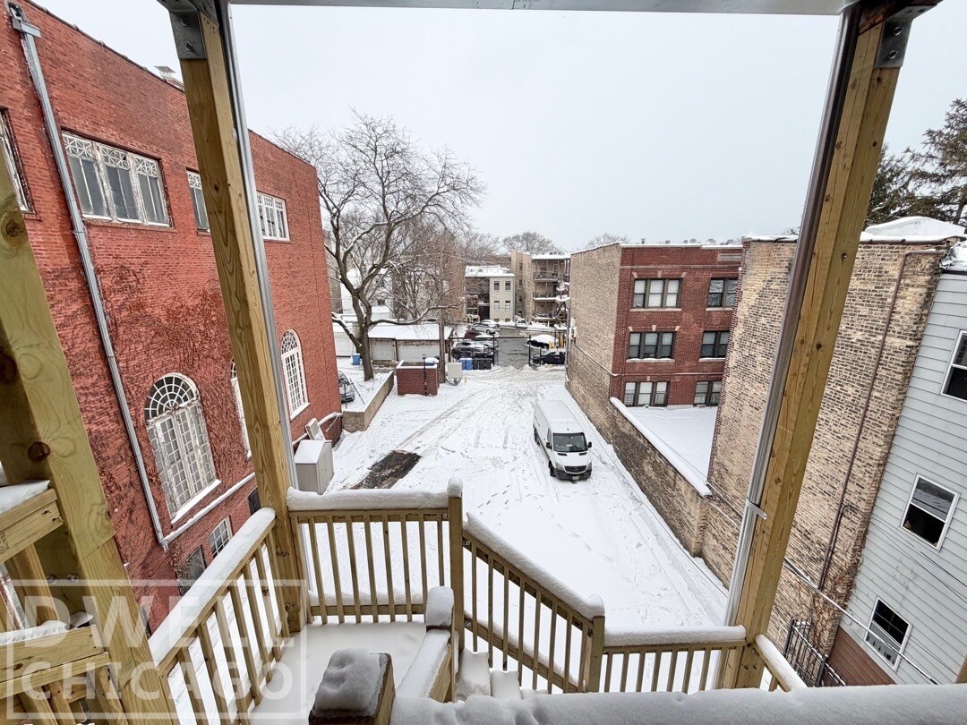 Building Photo - 1705 W Lunt Ave