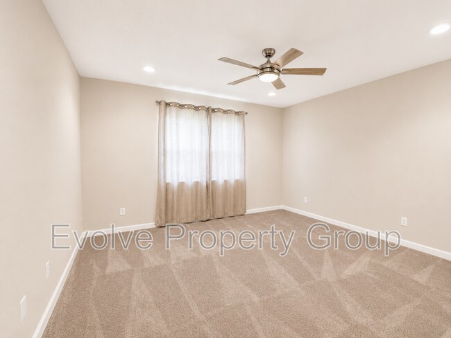 Building Photo - 231 Flach Dr