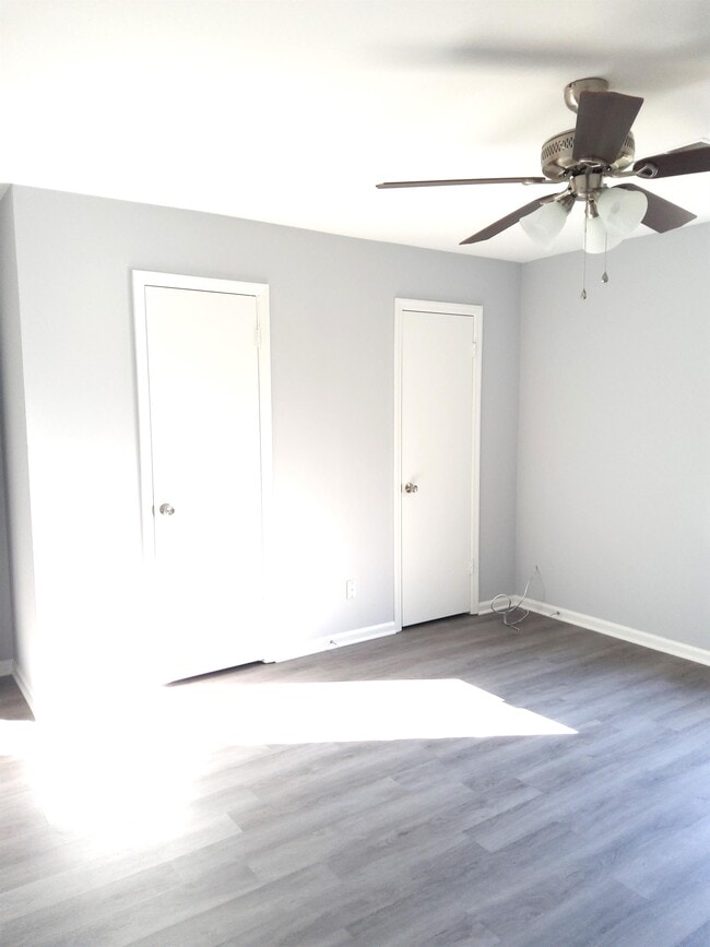 Building Photo - 5205b Marseilles Dr
