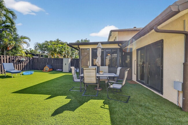 Building Photo - 235 SW 29th Ave