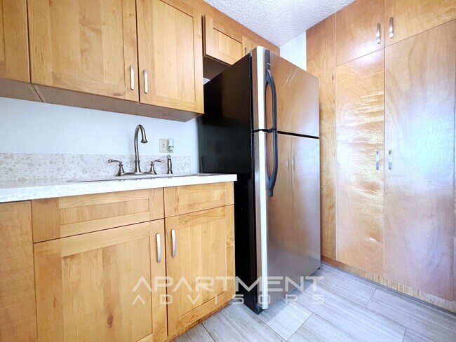 Building Photo - Five Regents Condominium