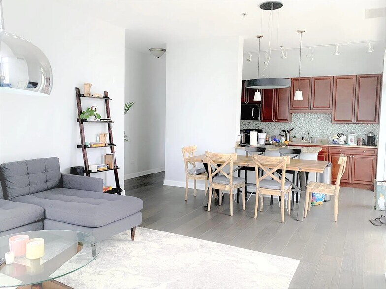 Building Photo - 1400 S Michigan Ave