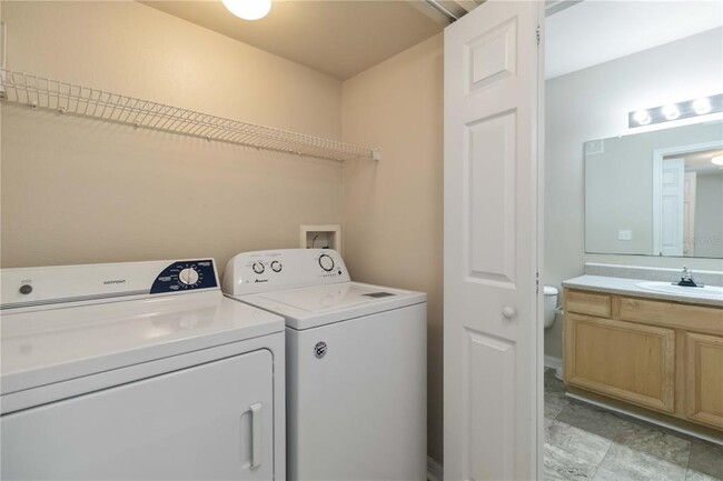 Building Photo - 1010 Villagio Cir