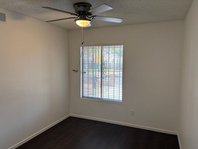 Building Photo - Charming Single-Story 4 Bed 2 Bath