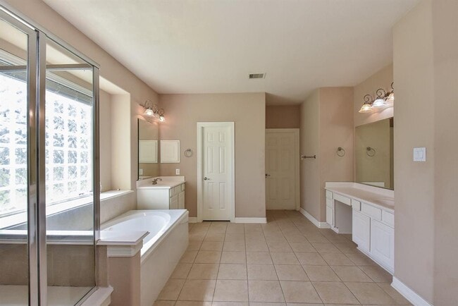 Building Photo - 2403 Galleon Point Ct
