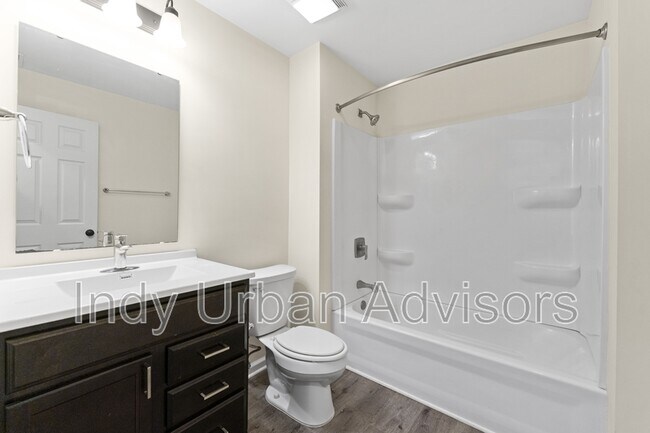 Building Photo - 1306 Woodlawn Ave