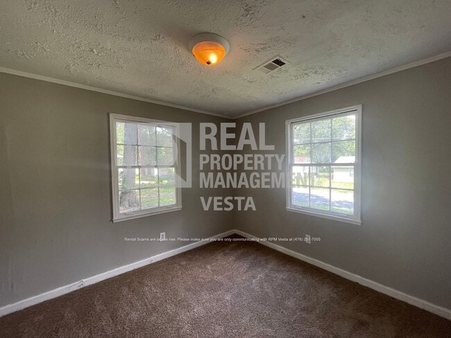 Building Photo - 3462 McKenzie Dr