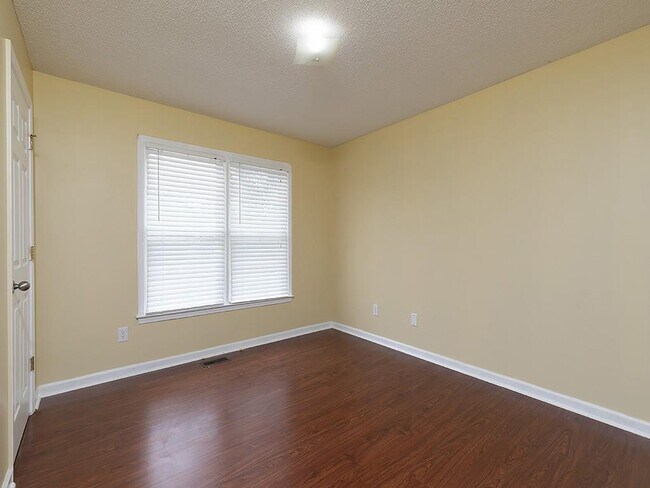 Building Photo - 16 Huntcliff Dr