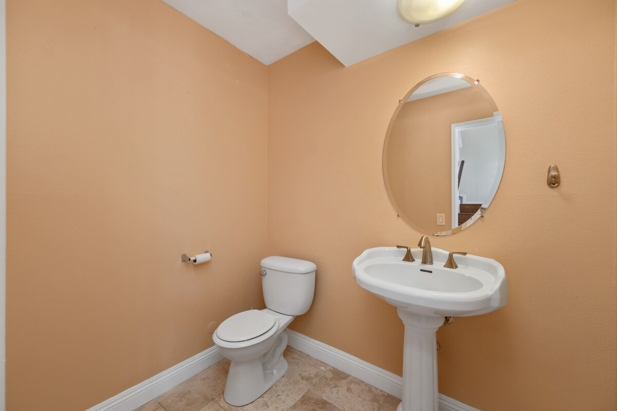 Downstairs bath - 356 S Miraleste Dr