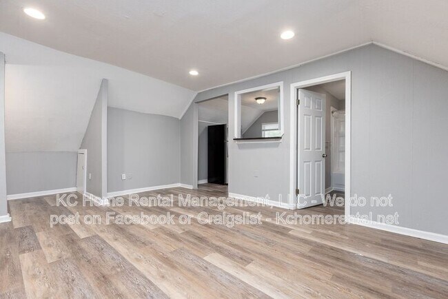 Building Photo - 1111 W 44th St