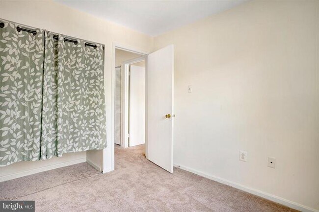 Building Photo - 4905 Van Walbeek Plz