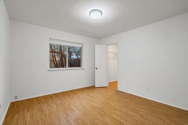 Building Photo - 1413 Gracy Dr