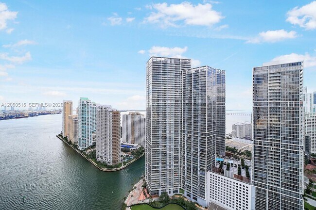 Building Photo - 200 Biscayne Blvd Way