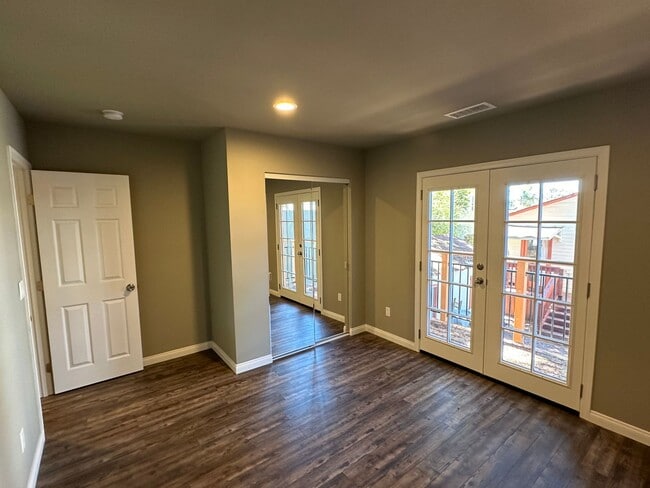 Building Photo - Charming 3 Bedroom 2 bathroom back house in the heart of San Diego's most desirable neighborhoods!