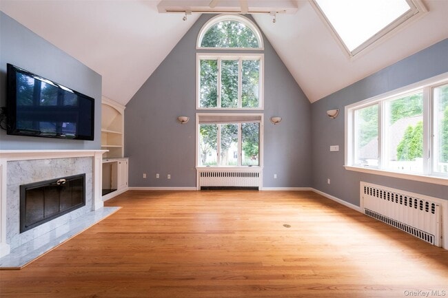 Building Photo - 217 Larchmont Ave