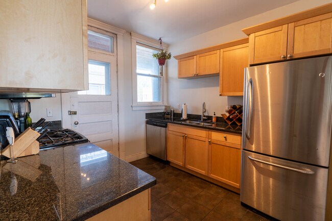 Building Photo - 1110 W 25th St