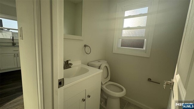 Building Photo - 31 Chestnut St