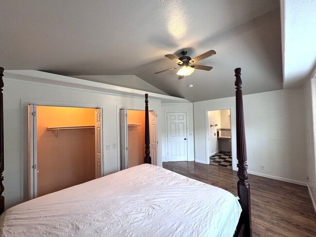 Building Photo - 2005 8th Ave N