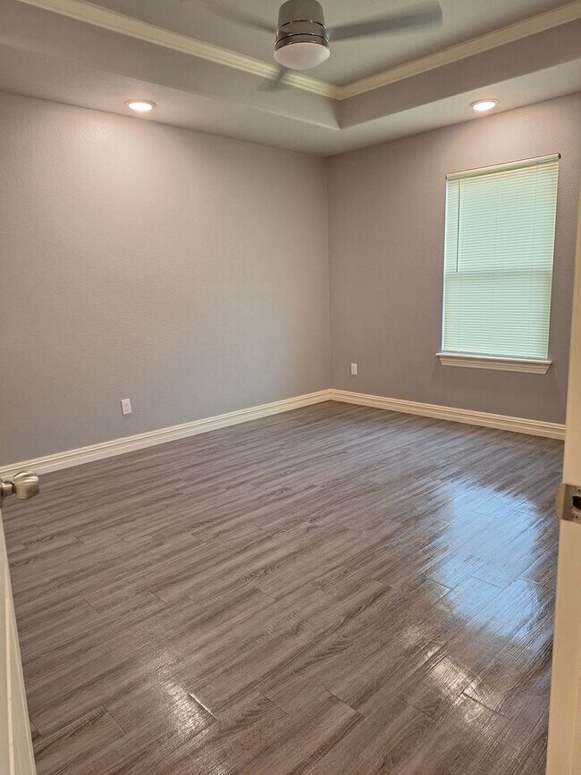 Building Photo - 3 bedroom Duplex