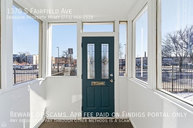 Building Photo - 1370 S Fairfield Ave