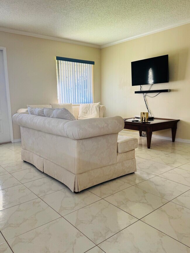 Building Photo - 3491 La Jardin Ct