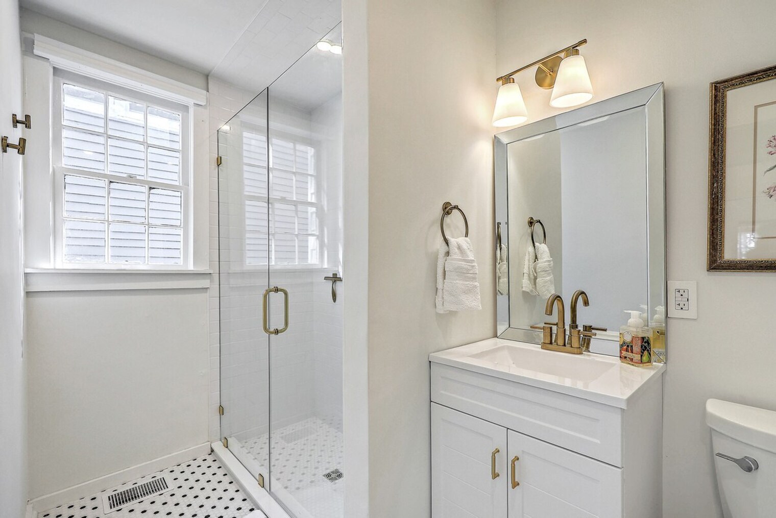 Building Photo - 38 Bogard St