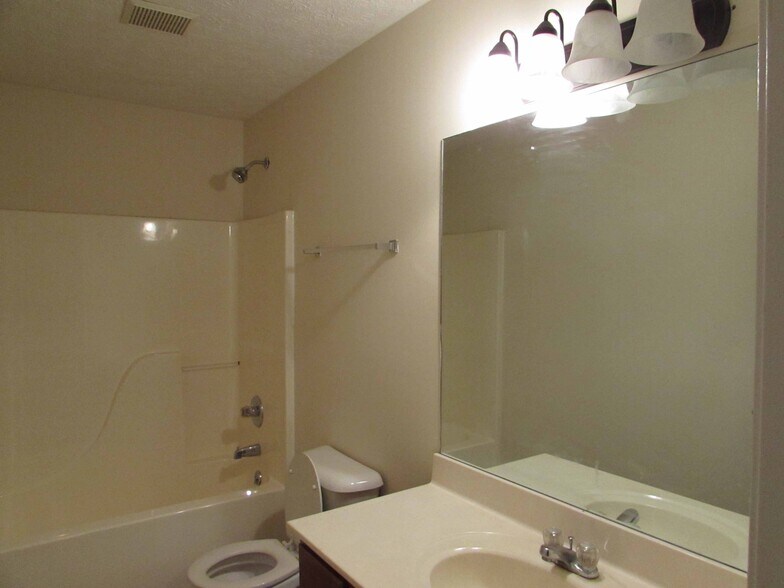 Building Photo - 3840 Banyan Dr