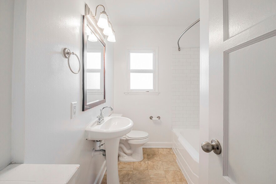 Building Photo - 8754.5 Belford Ave