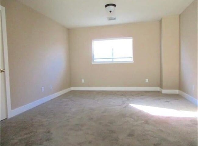 Building Photo - 1035 Grassy View Dr