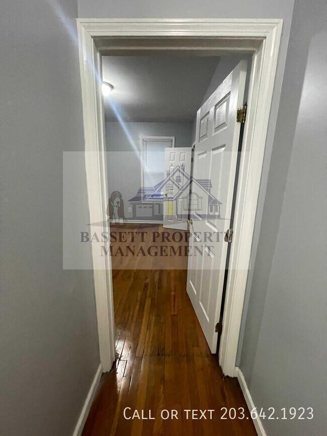 Building Photo - 25 Cumley St