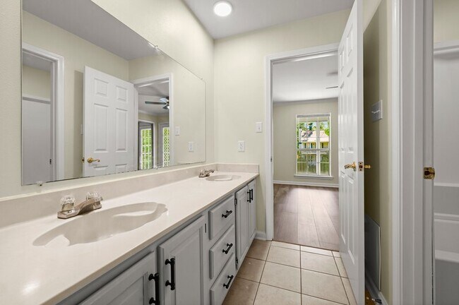 Building Photo - 5387 Rosedown Ct