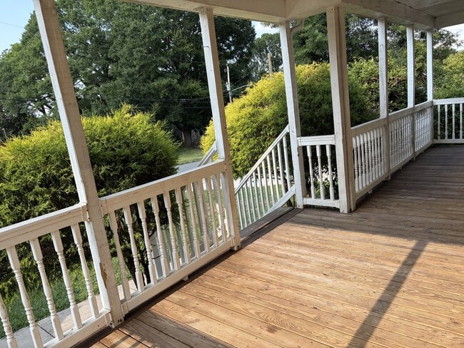 Building Photo - 507 W Norment Ave