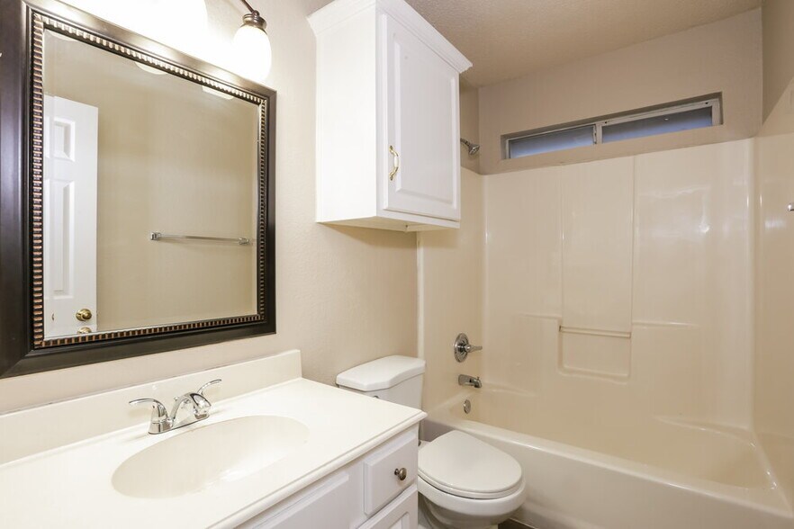 Building Photo - 216 Stone Creek Blvd