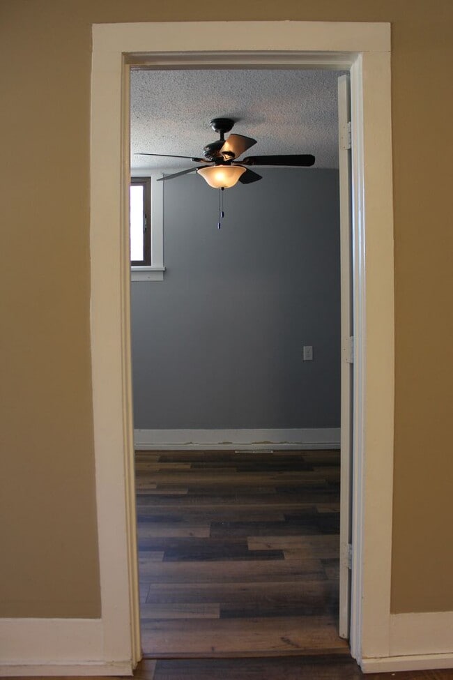 Building Photo - 3 Bedroom - one level