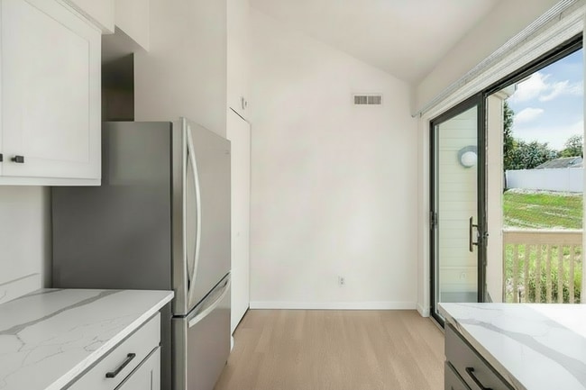 Building Photo - 71 Fox Run