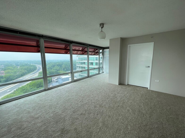 Building Photo - 9715 Woods Dr