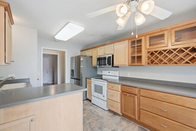 Building Photo - Centrally Located Home in Richmond Hill