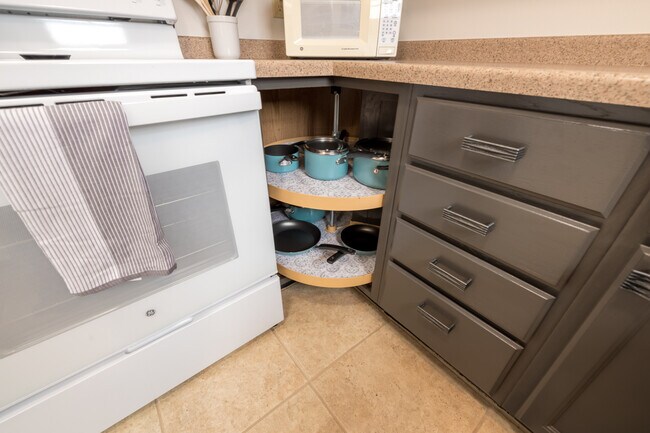 Building Photo - 348 Willow Grove Dr